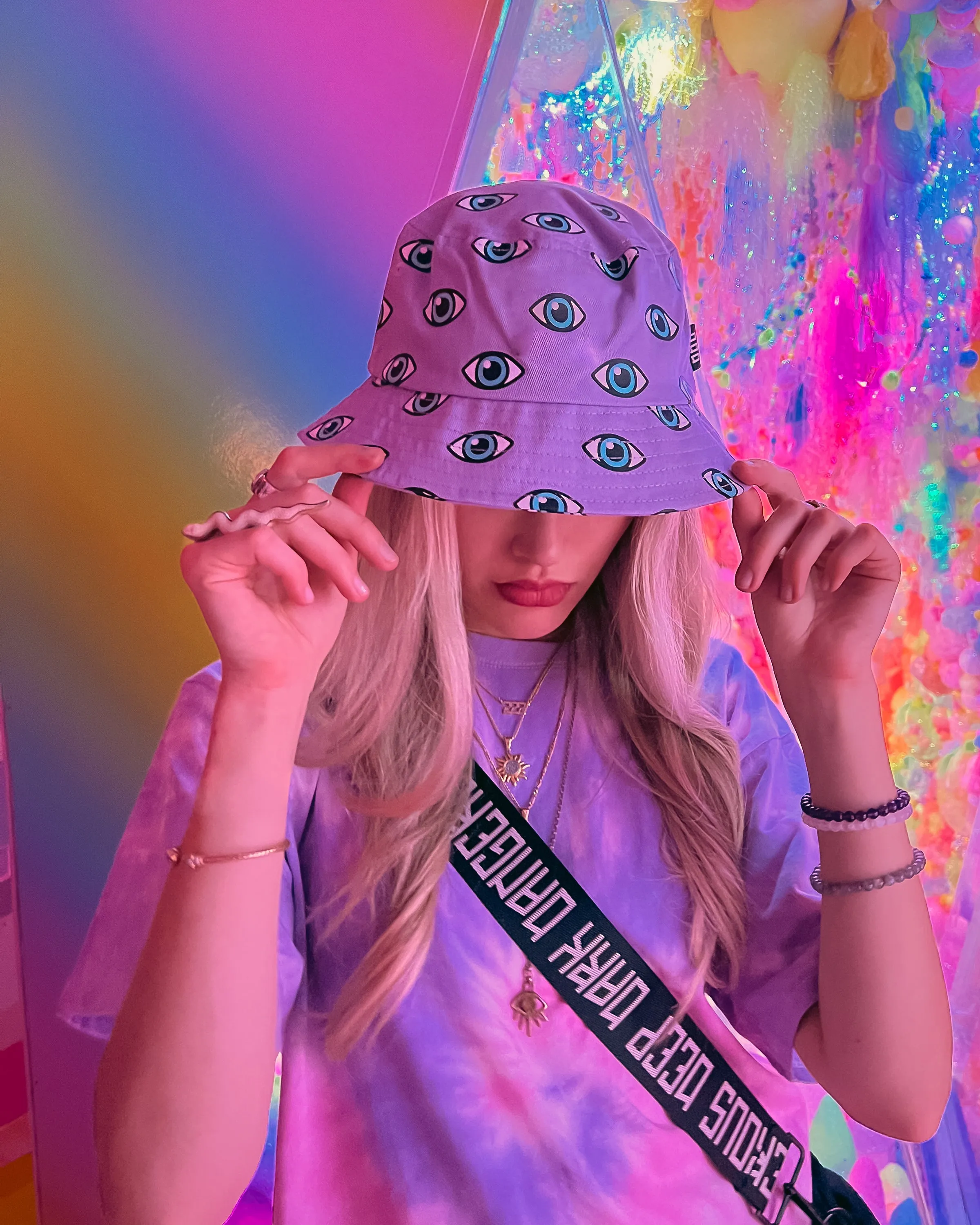 LAVENDER EYES REVERSIBLE STASH POCKET BUCKET HAT