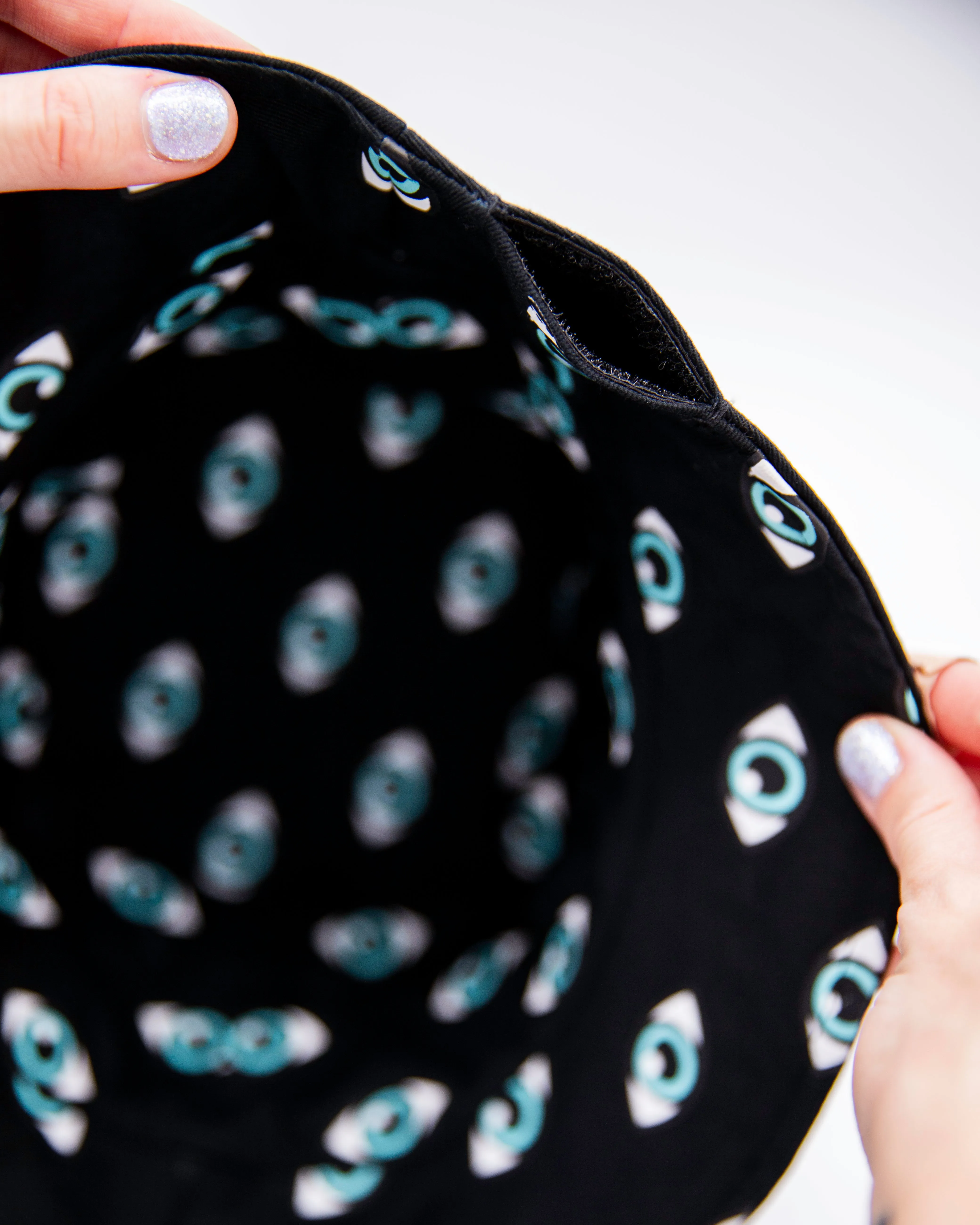 LAVENDER EYES REVERSIBLE STASH POCKET BUCKET HAT
